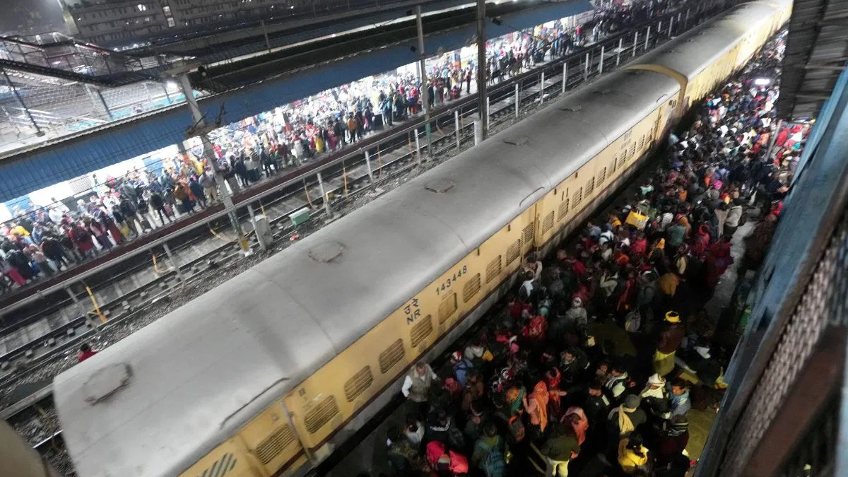 দিল্লি রেলস্টেশনে ভিড়, হুড়োহুড়িতে ১৮ জনের প্রাণহানি