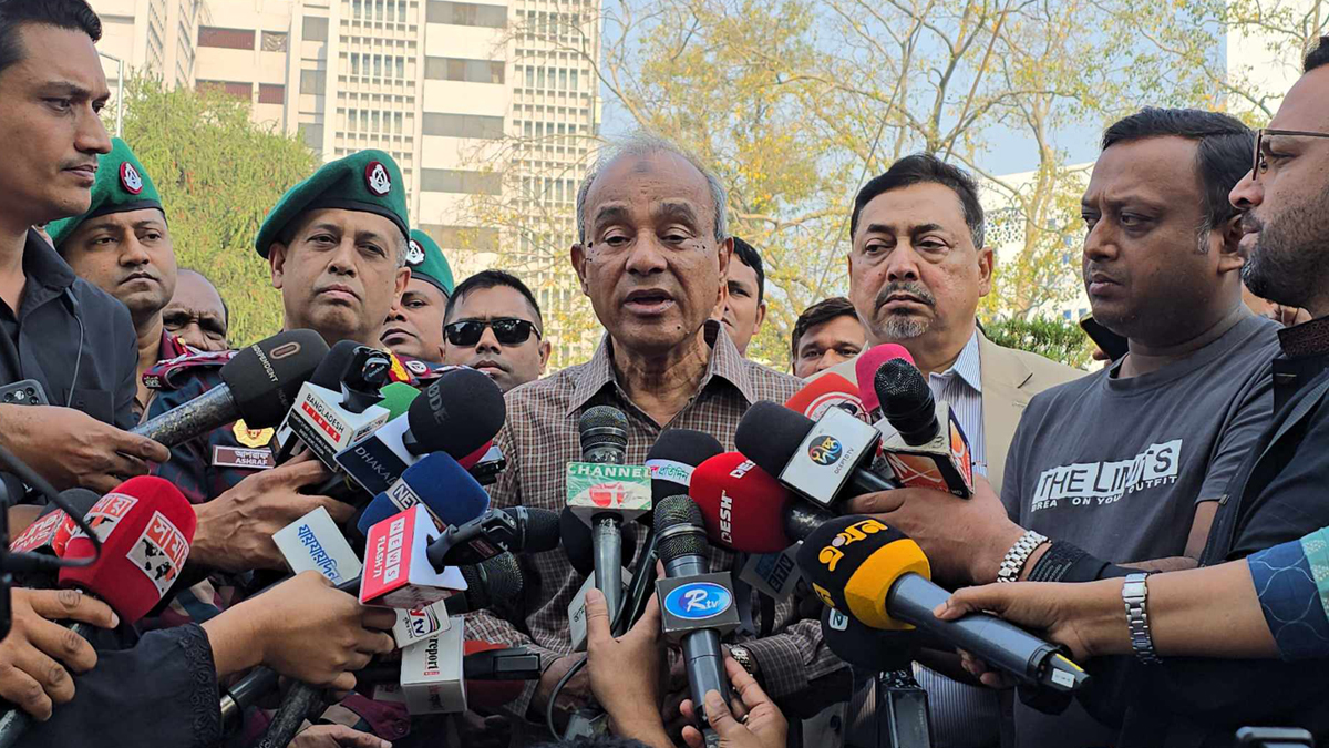 অভিযানে কোনো বাহিনীর সদস্যের গাফিলতি পেলে ছাড় দেয়া হবে না: স্বরাষ্ট্র উপদেষ্টা