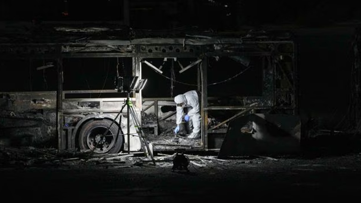 ইসরায়েলে বাস বিস্ফোরণ: পশ্চিম তীরে হামলা জোরদার