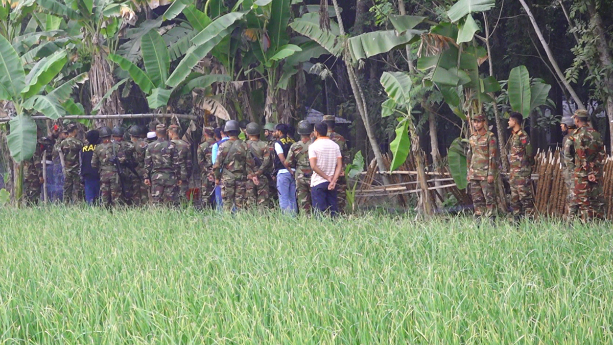 ঝিনাইদহে সেনাবাহিনী দিনভর একটি বাগান ঘিরে রাখার পর মিললো গ্রেনেড
