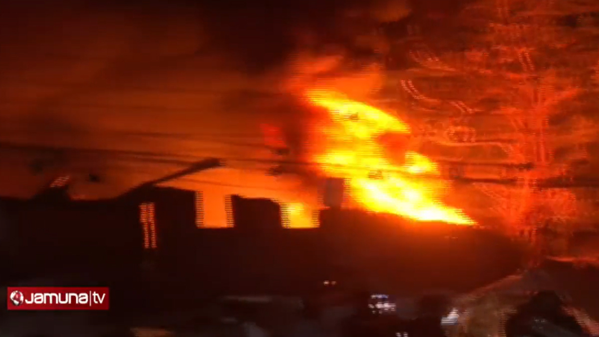 খিলগাঁওয়ে ভয়াবহ আগুন, ব্যাপক ক্ষয়ক্ষতির শঙ্কা