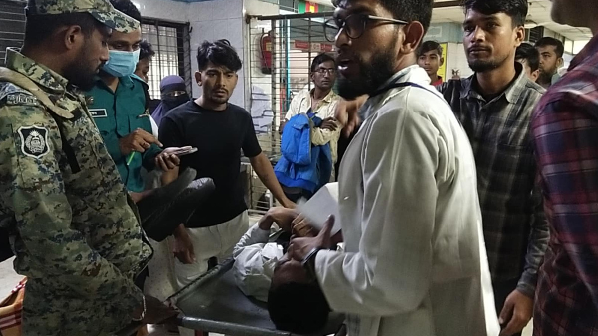 ম্যাটস শিক্ষার্থীদের ওপর পুলিশের লাঠিচার্জ, আহত ১৮