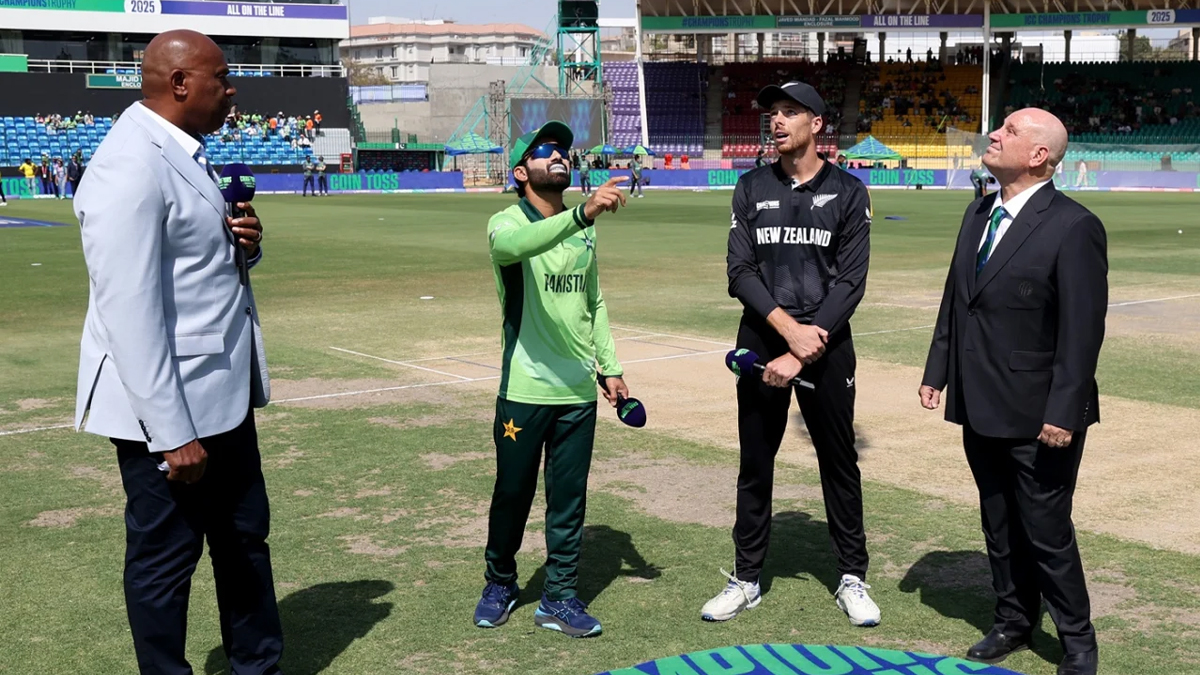 উদ্বোধনী ম্যাচে নিউজিল্যান্ডের বিপক্ষে টস জিতে ফিল্ডিংয়ে পাকিস্তান