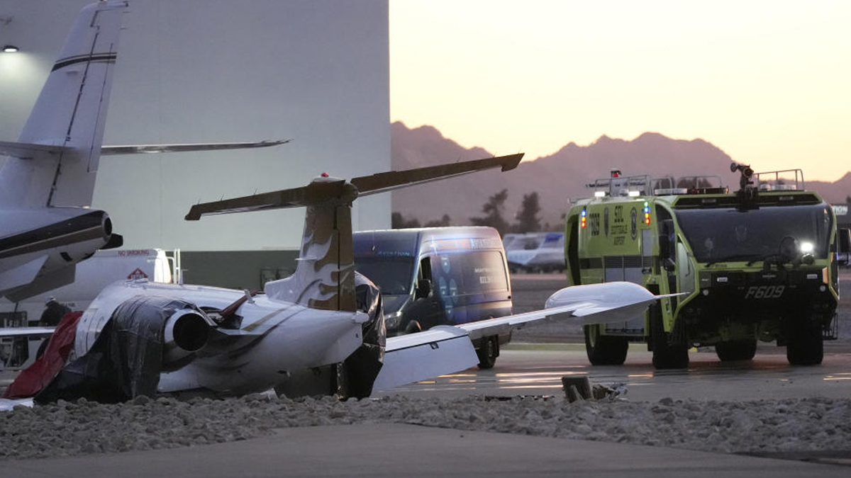অ্যারিজোনা বিমানবন্দরে দুই বিমানের সংঘর্ষ
