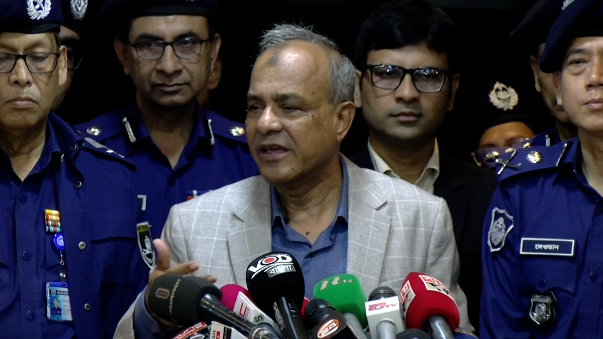 রাস্তা না আটকে নিজ এরিয়ায় কর্মসূচি পালনের আহ্বান স্বরাষ্ট্র উপদেষ্টার