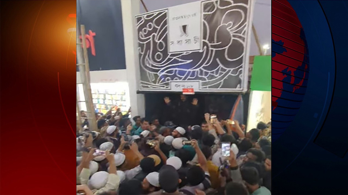 তসলিমা নাসরিনের বই রাখা নিয়ে বইমেলায় হট্টগোল, গ্রেফতার শতাব্দী ভব