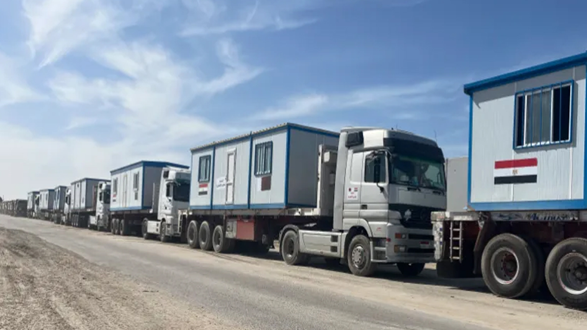 মিশর থেকে ভ্রাম্যমাণ ১৫টি বাড়ি বহনকারী ট্রাক যাচ্ছে গাজায়