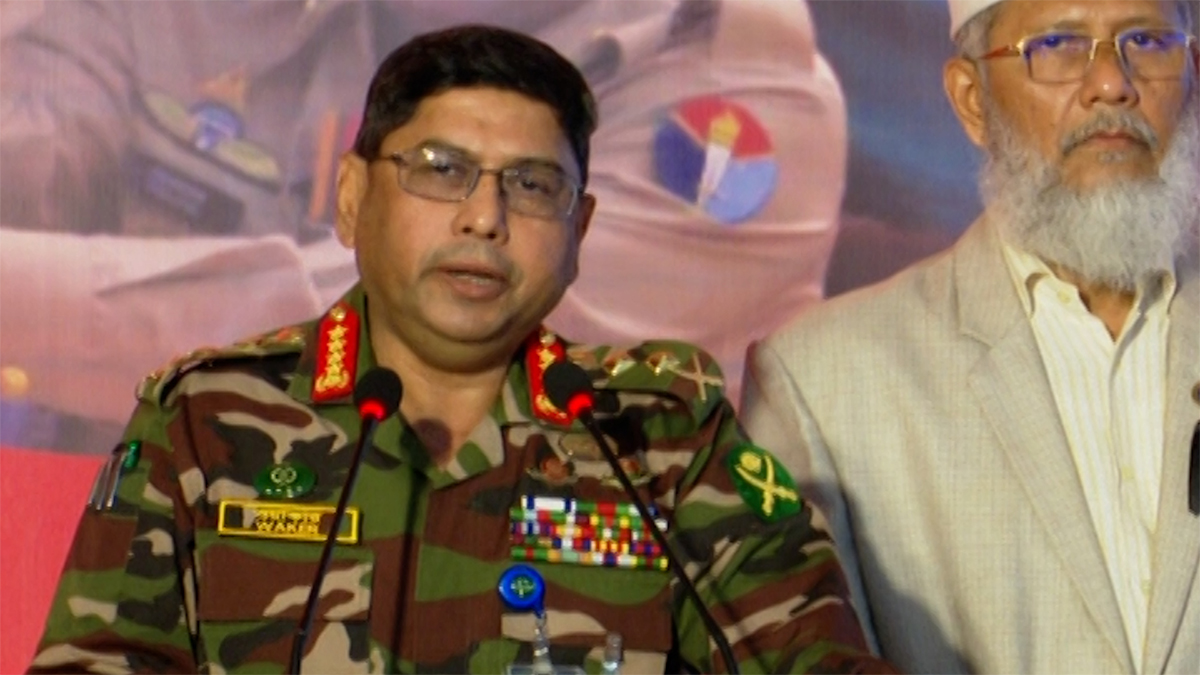 কাদা ছোড়াছুড়ি ও মারামারি করলে স্বাধীনতা ও সার্বভৌমত্ব বিপন্ন হবে: সেনাপ্রধান