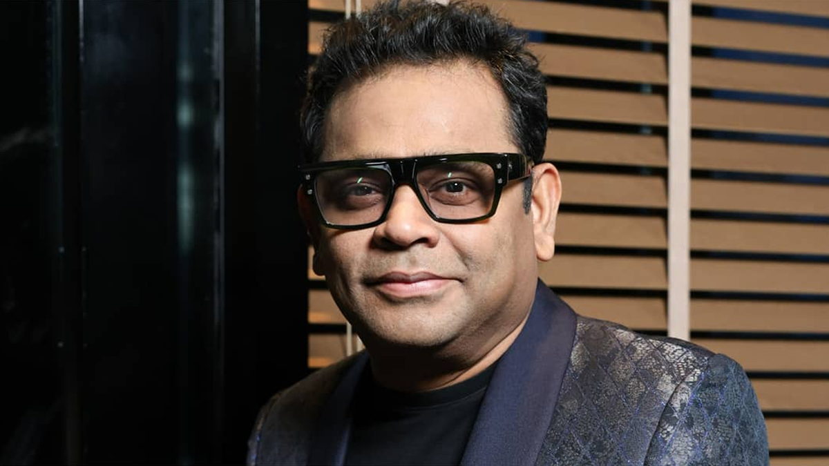 হঠাৎ বুকে ব্যথা নিয়ে হাসপাতালে এ আর রহমান