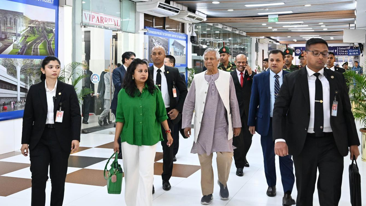 চীনের উদ্দেশে ঢাকা ছেড়েছেন প্রধান উপদেষ্টা