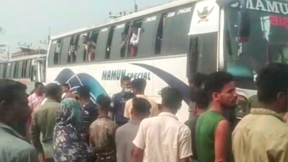 ঈদে বাড়ি ফিরে বাস থেকে নেমেই দুর্ঘটনায় প্রাণ গেল শিশুর