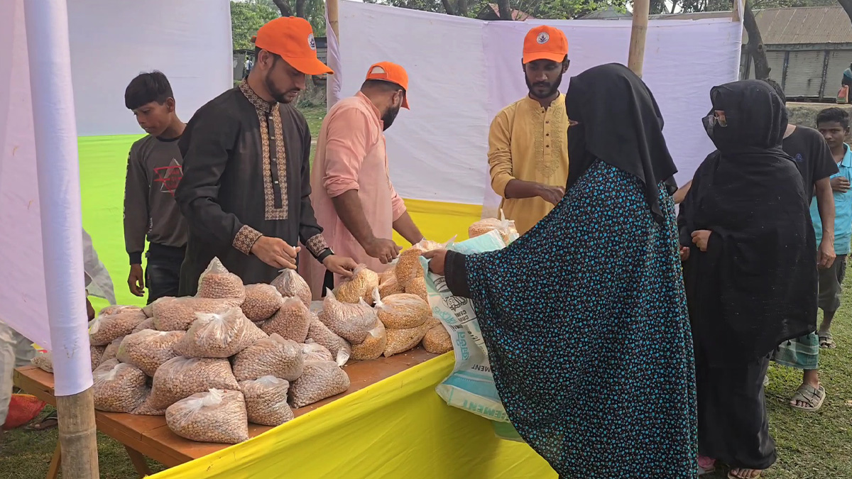 মুন্সিগঞ্জে বিনামূল্যে ইফতার পেলো ৪ শতাধিক মানুষ