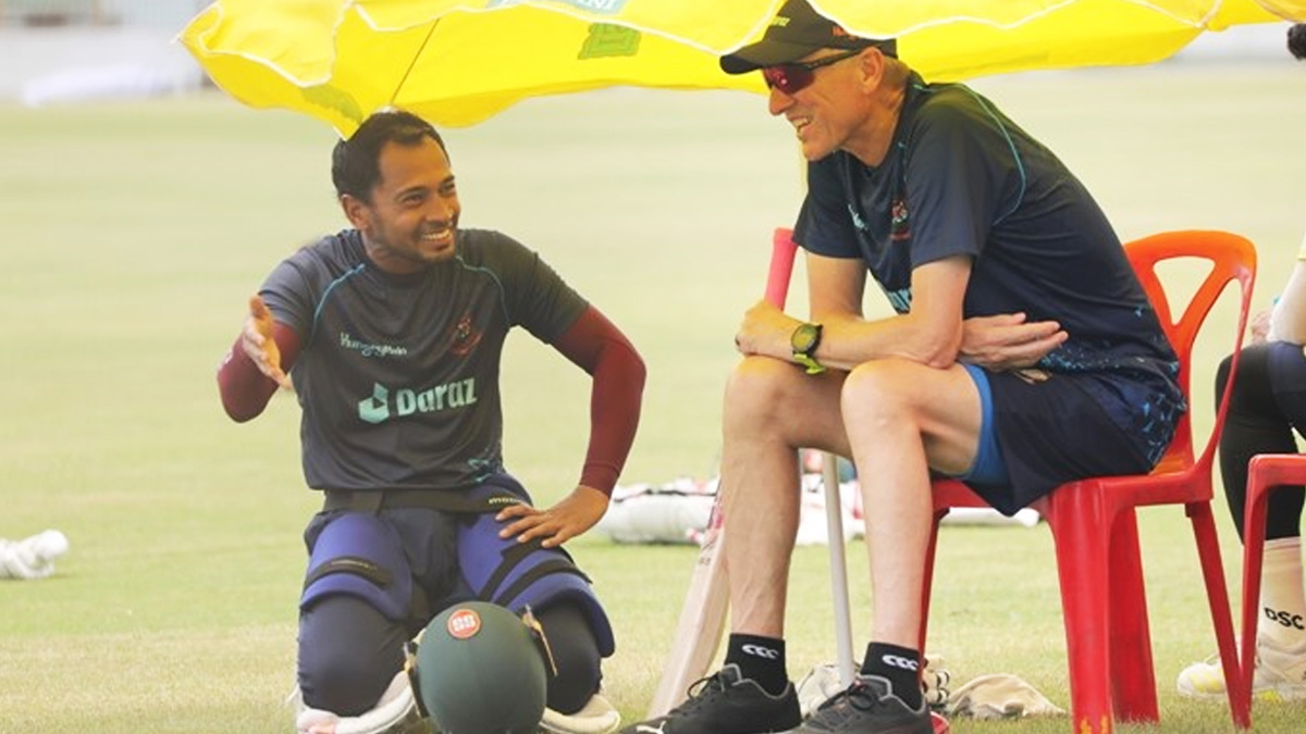 ‘মুশফিক তরুণ ক্রিকেটারদের জন্য অনুসরণীয়’