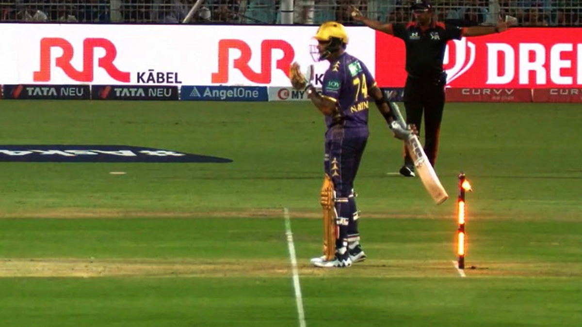 সুনিল নারিনকে যে কারণে হিট আউট দেননি আম্পায়ার