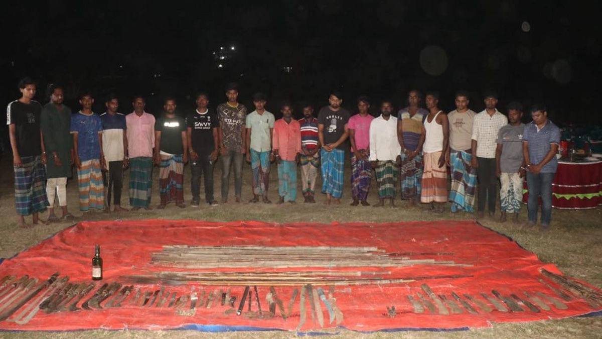 নরসিংদীর দুর্গম চরে যৌথবাহিনীর অভিযানে গ্রেফতার ২০