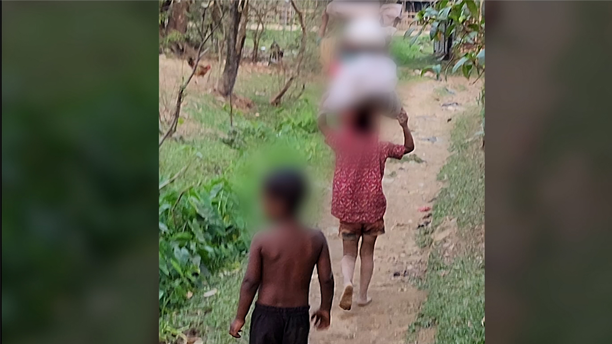 সুনামগঞ্জ সীমান্তে স্কুল ফাঁকি দিয়ে কয়লা চোরাচালানে জড়িয়ে পড়ছে শিশুরা