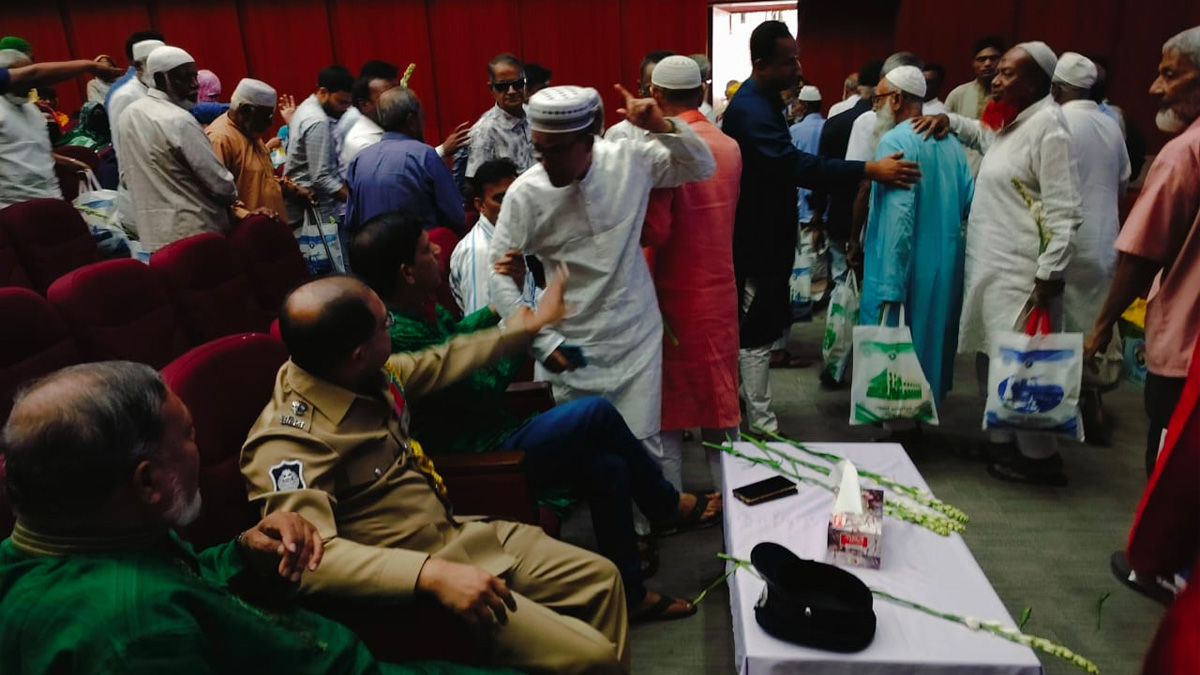 পাবনায় জিয়াউর রহমানকে স্বাধীনতার ঘোষক বলা নিয়ে অনুষ্ঠানে হট্টগোল