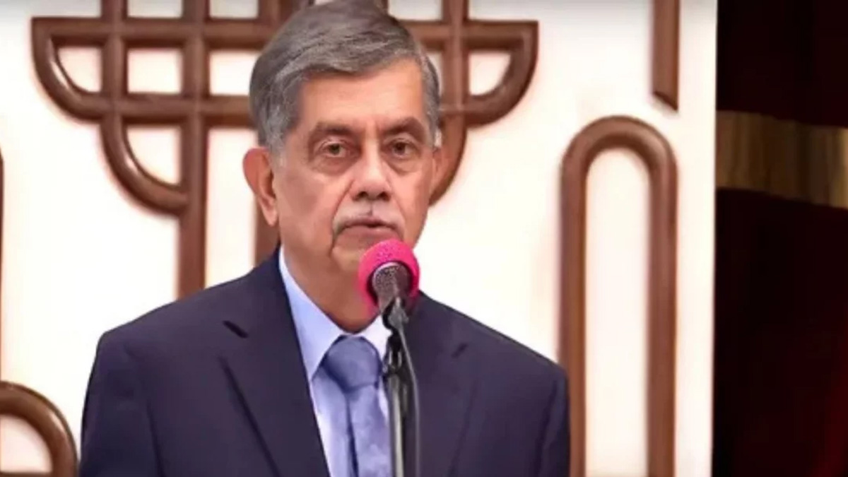 উপদেষ্টা হিসেবে শপথ নিলেন সি আর আবরার