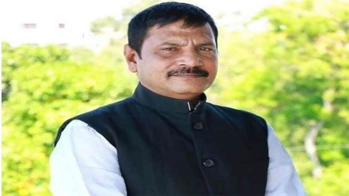 আখাউড়ায় সাবেক মেয়রের বিরুদ্ধে অস্ত্র মামলা