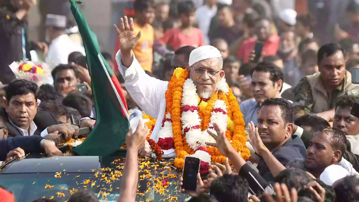 অস্ত্র মামলায় ১৭ বছরের সাজা থেকে খালাস পেলেন বাবর