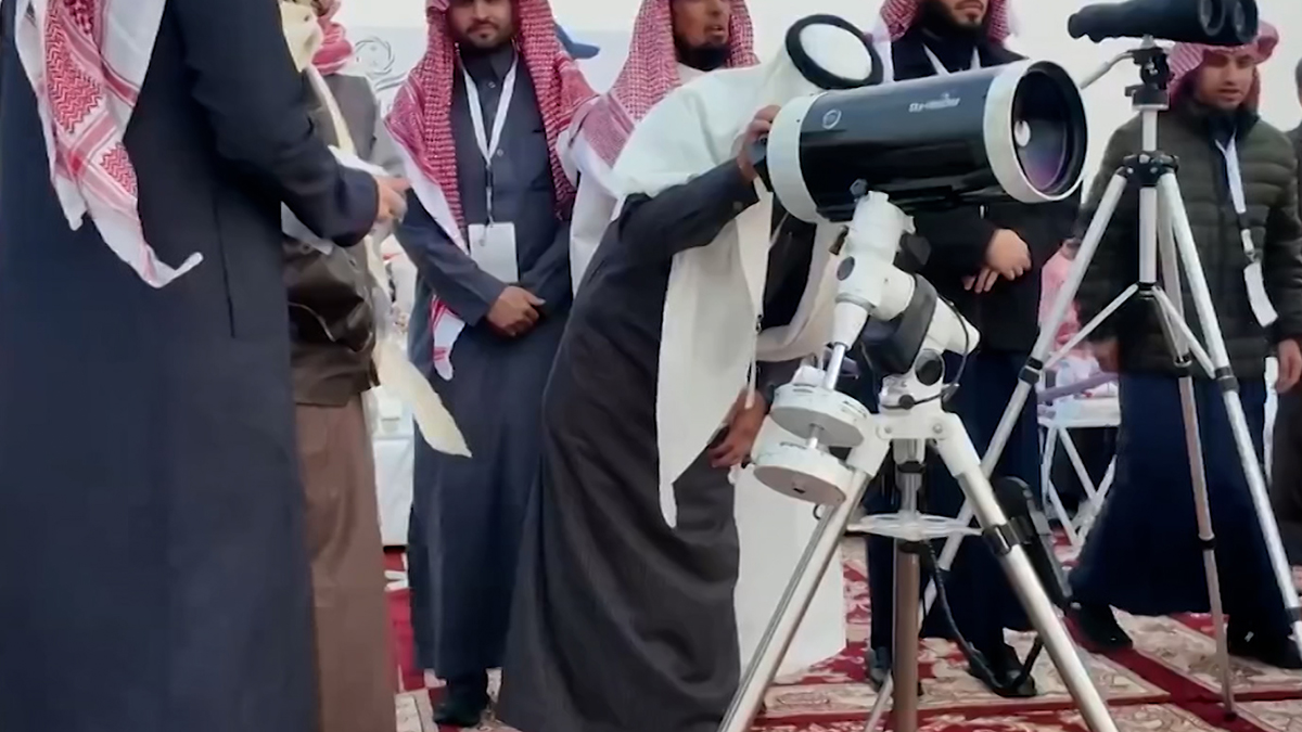 সারা বিশ্বের সঙ্গে বাংলাদেশেও কী একই দিনে ঈদ পালন সম্ভব?