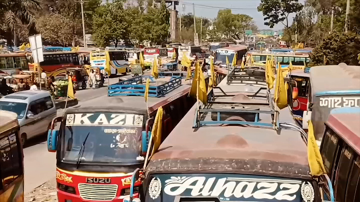 বগুড়ায় ধর্মঘট প্রত্যাহার, বাস চলাচল শুরু