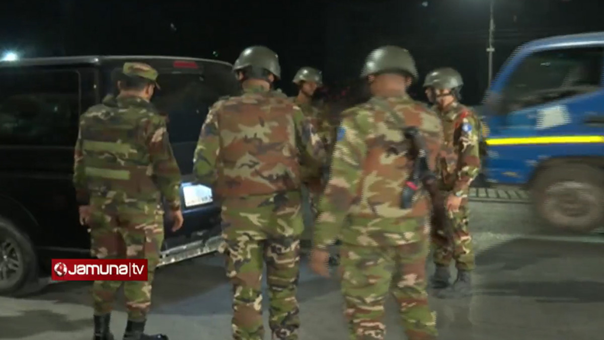 রাতভর রাজধানীর বিভিন্ন সড়কে যৌথবাহিনীর তল্লাশি