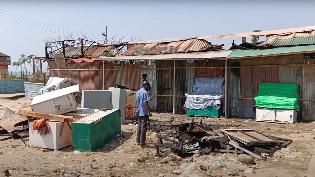 আগুনে পুড়লো কলাতলী বীচের ৬টি দোকান