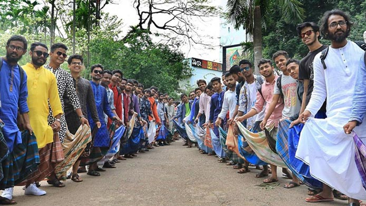 বাঙালির ঐতিহ্যের সঙ্গী লুঙ্গি