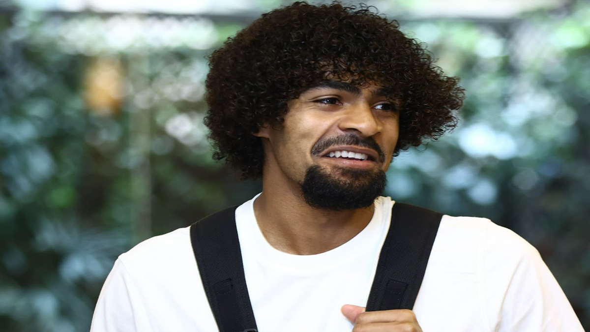 ম্যানচেস্টারের উদ্দেশে দেশ ছাড়লেন হামজা, ফিরবেন জুনে