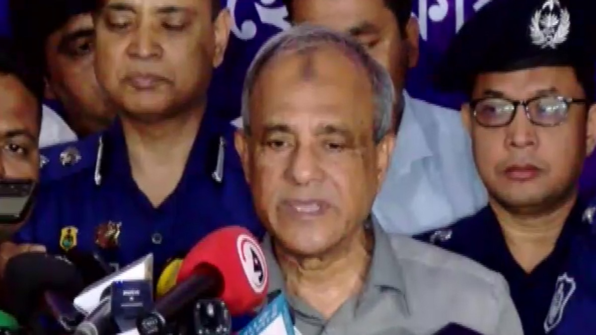 অভিযান চালোনোর এখতিয়ার একমাত্র আইনশৃঙ্খলা বাহিনীর: স্বরাষ্ট্র উপদেষ্টা