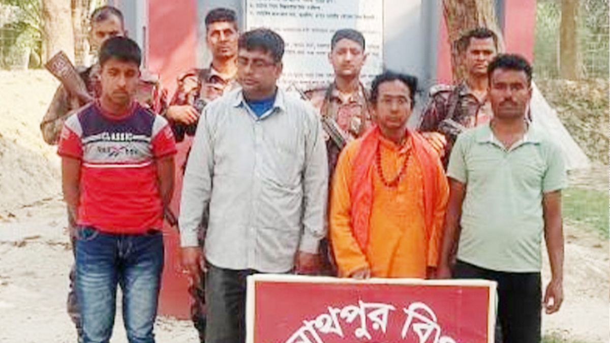 মহেশপুর সীমান্তে ৫ বাংলাদেশি আটক