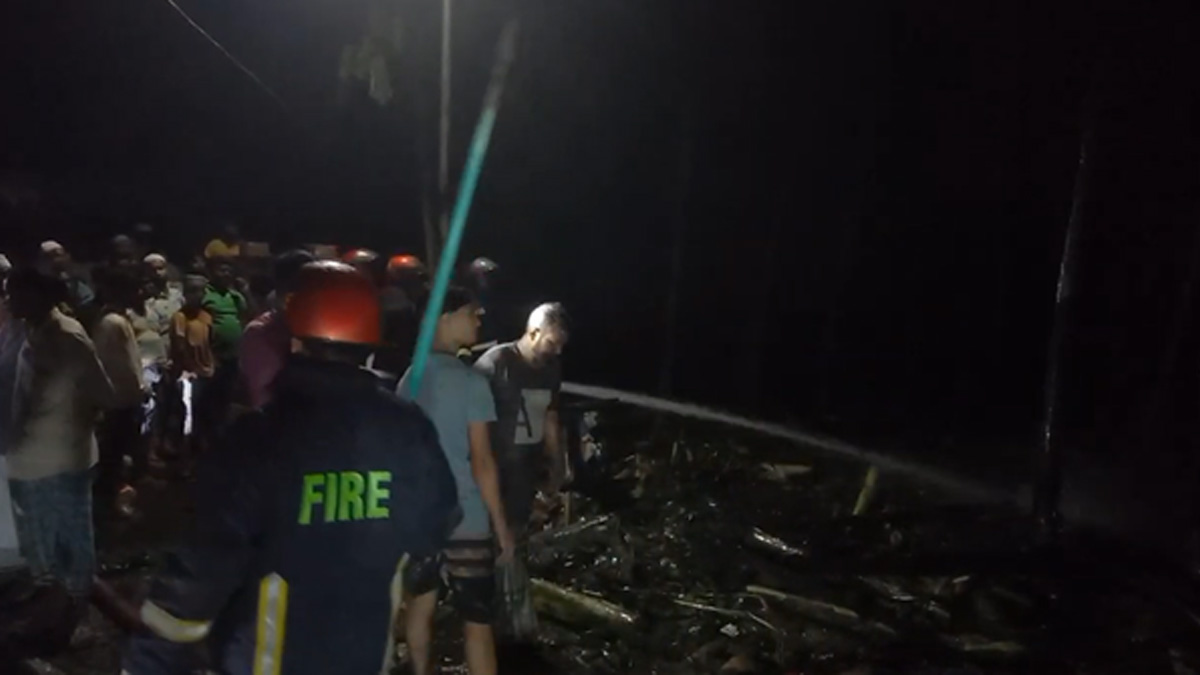 মাদারীপুরে আগুনে পুড়লো ৩টি দোকান