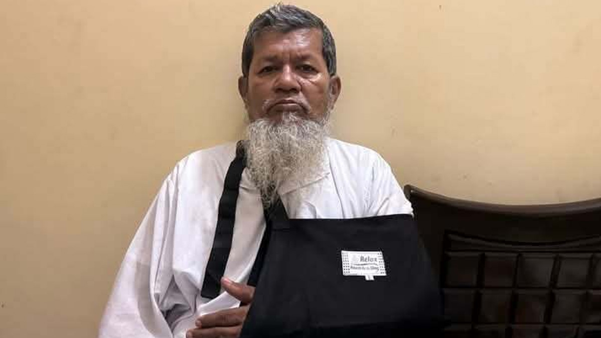 তথ্য উপদেষ্টা মাহফুজ আলমের বাবার ওপর হামলা