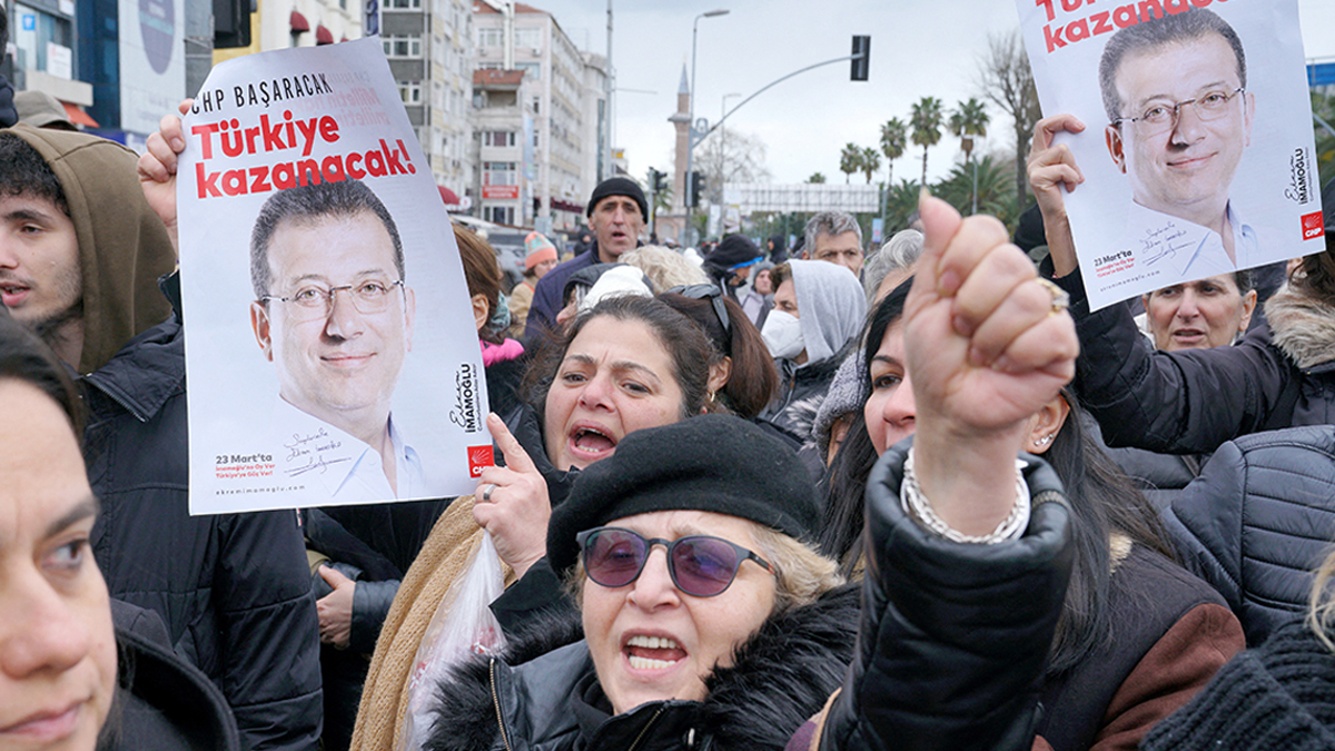 ইস্তাম্বুলের মেয়র ইমামোগলুর গ্রেফতারের জেরে হাজারো মানুষের বিক্ষোভ