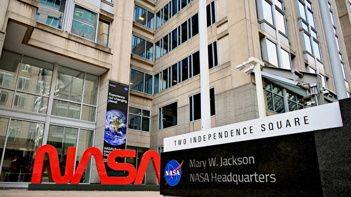 নাসার শীর্ষ বিজ্ঞানীসহ ২৩ জন চাকরিচ্যুত