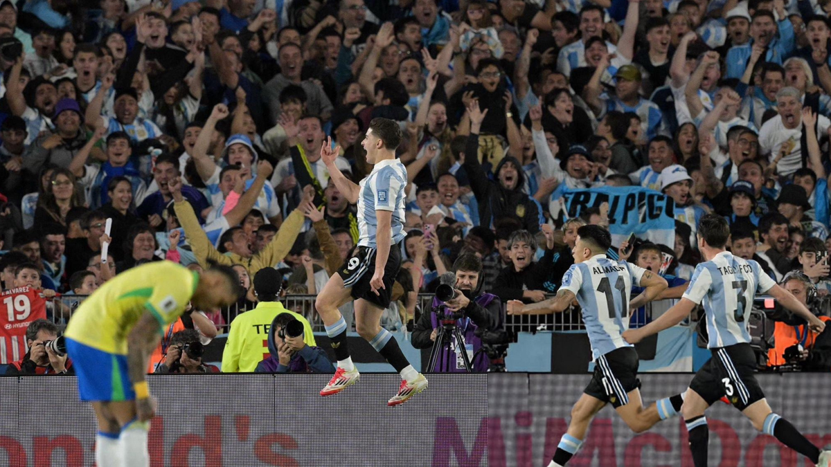 ফিফা বিশ্বকাপ বাছাই: ব্রাজিলকে এক হালি গোল উপহার দিয়েছে আর্জেন্টিনা