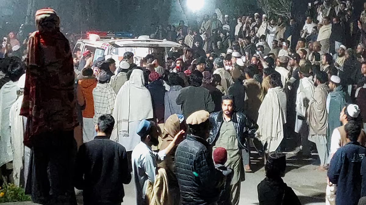 পাকিস্তানে আত্মঘাতী বোমা হামলায় ১২ জনের মৃত্যু