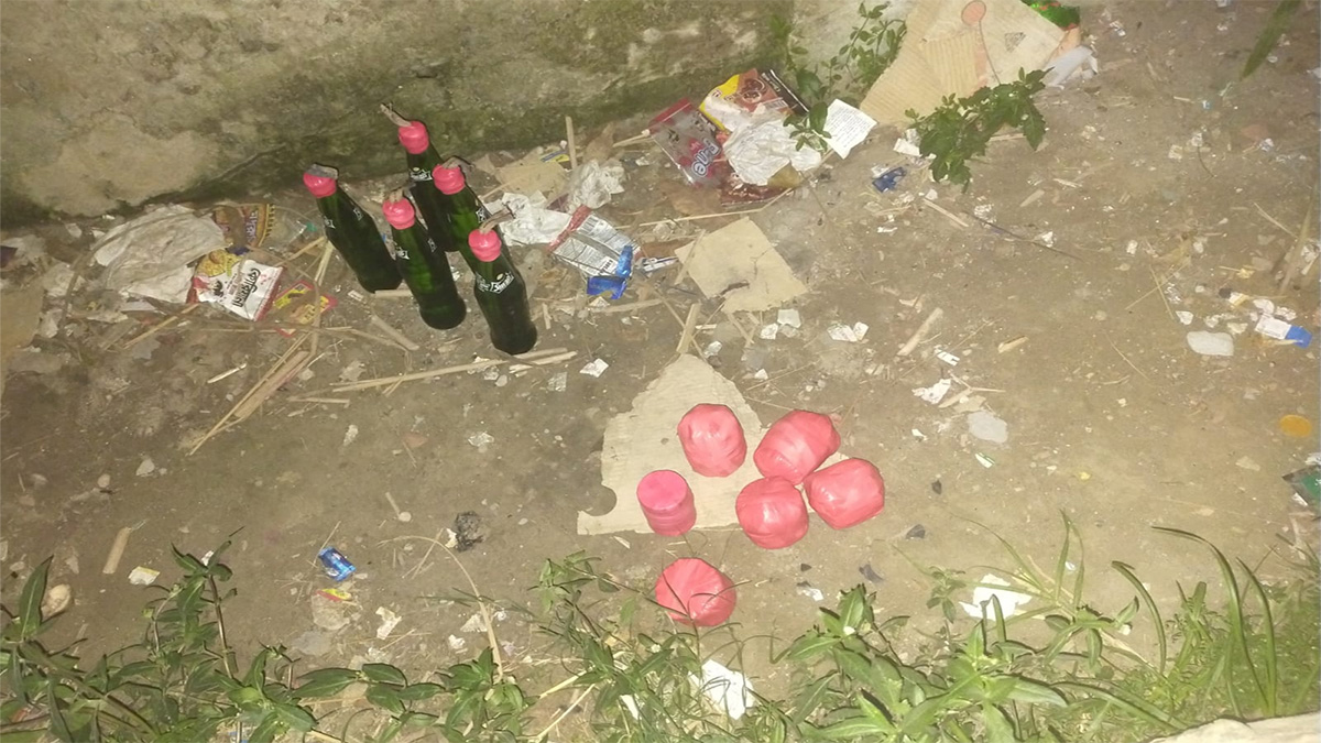 পাবনায় স্কুল চত্বর থেকে পেট্রোল বোমা উদ্ধার, আহত ১