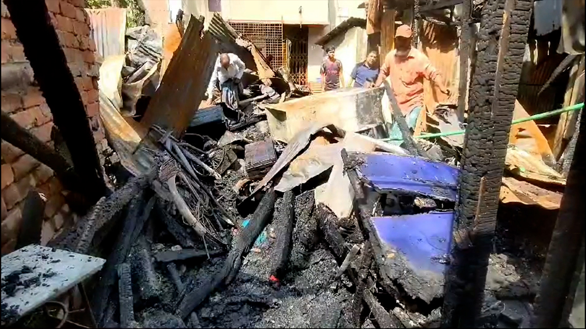 পটুয়াখালীতে সাতটি ঘর ও দোকান পুড়ে ছাই