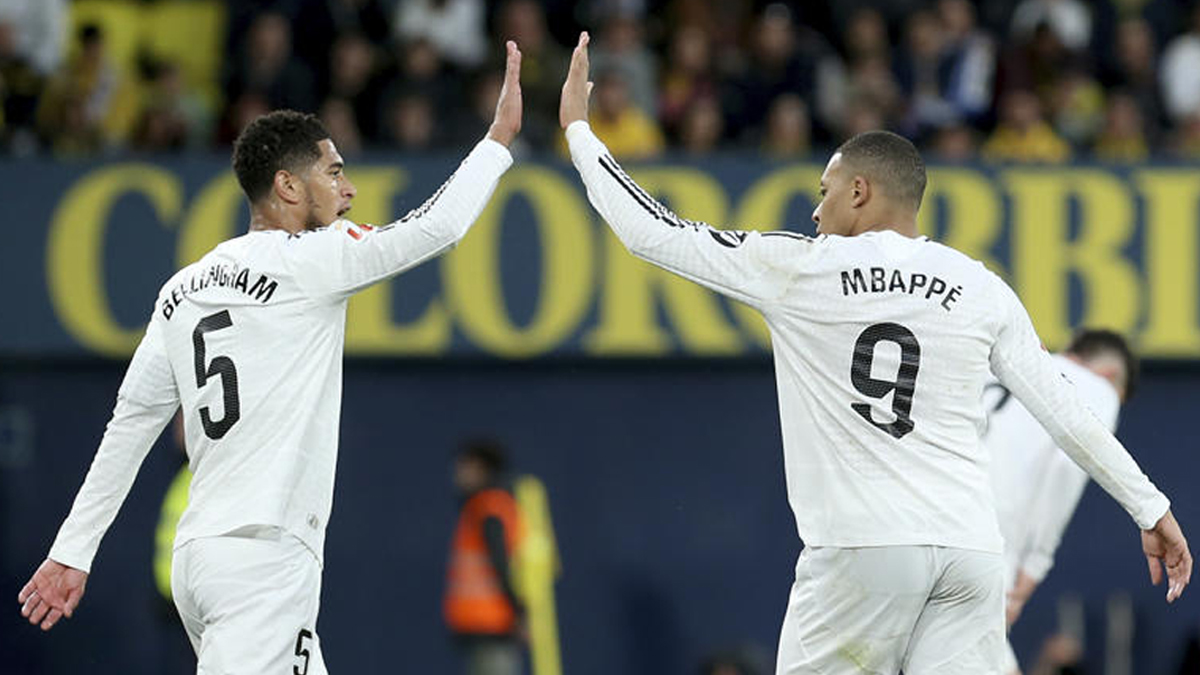 এমবাপ্পের জোড়া গোলে বার্সেলোনাকে টপকে শীর্ষে রিয়াল