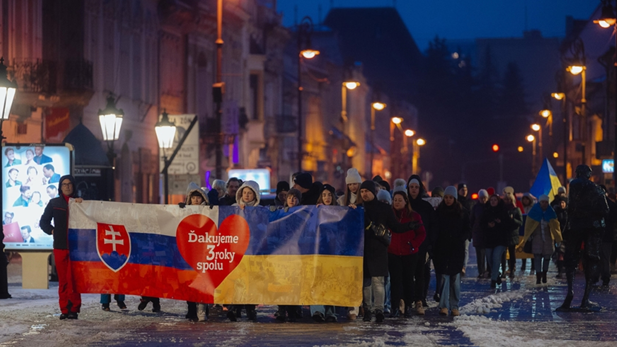 ইউক্রেনকে আর্থিক-সামরিক সহায়তা বন্ধে ঘোষণা দিয়েছে স্লোভাকিয়া