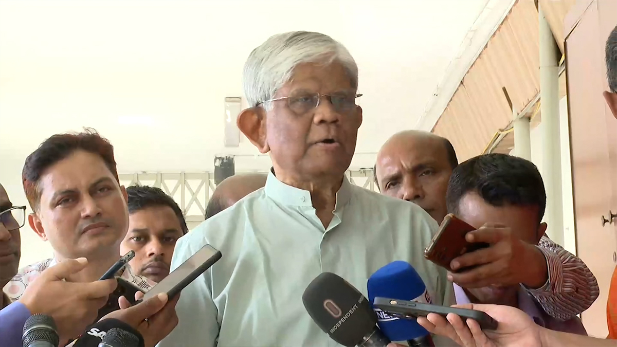 গত বছরের তুলনায় দাম বাড়েনি, আরও কমানোর চেষ্টা চলছে: অর্থ উপদেষ্টা