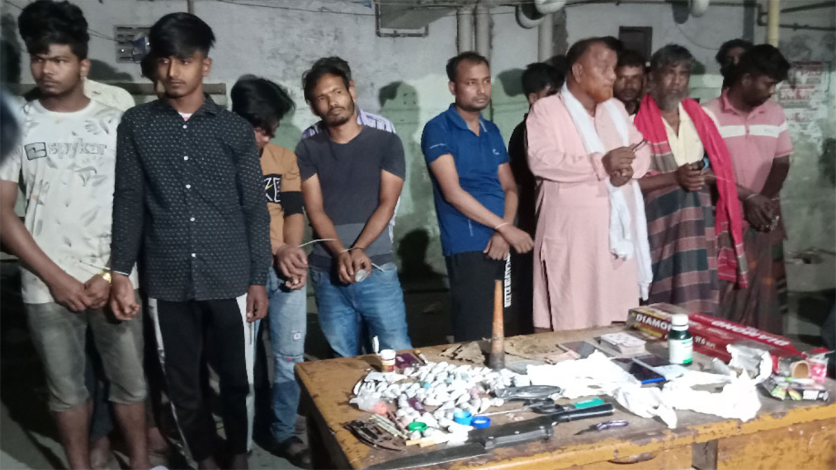 উত্তরায় ধারালো অস্ত্র ও মাদকসহ ১৫ জন গ্রেফতার