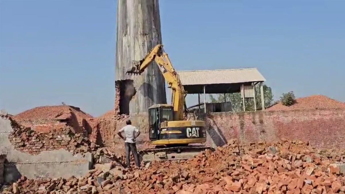 রংপুরে দুইদিনে অবৈধ ২৬ ইটভাটা উচ্ছেদ, মালিকদের ডিসি অফিস ঘেরাও