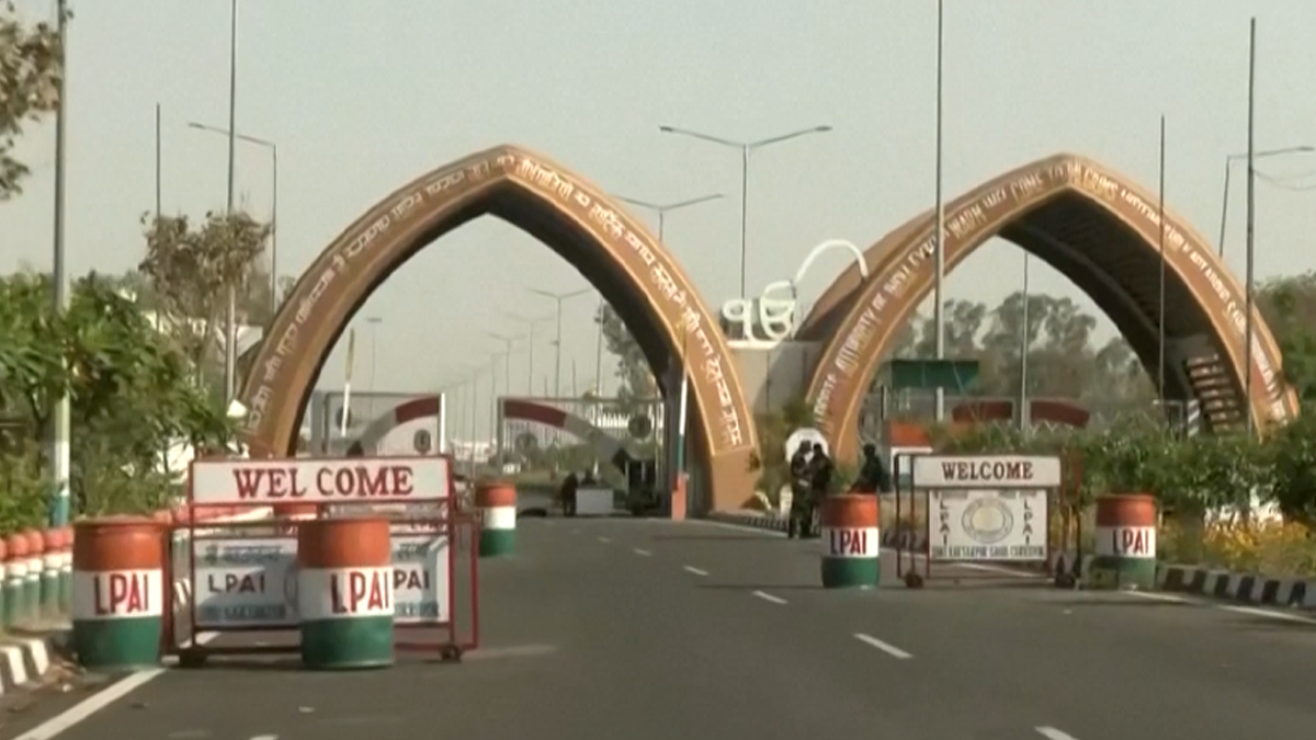 ভারত ছাড়ছেন পাকিস্তানিরা, কাউকে আবার জোর করেও পাঠাচ্ছে পুলিশ