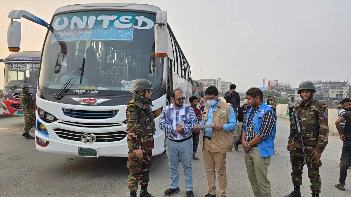 অতিরিক্ত ভাড়া আদায়ের বিরুদ্ধে বিআরটিএর মোবাইল কোর্ট অভিযান