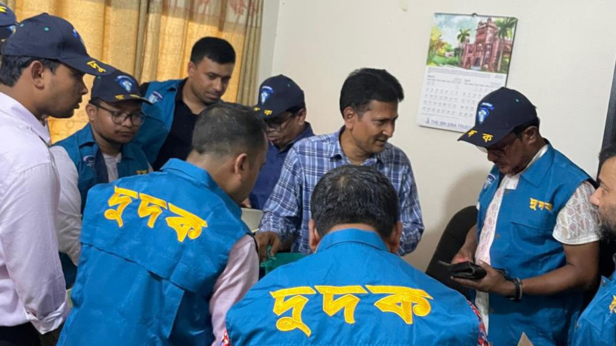 ঘুষ গ্রহণকালে হাতেনাতে গ্রেফতার ডিএসসিসির ওয়ার্ড সচিব