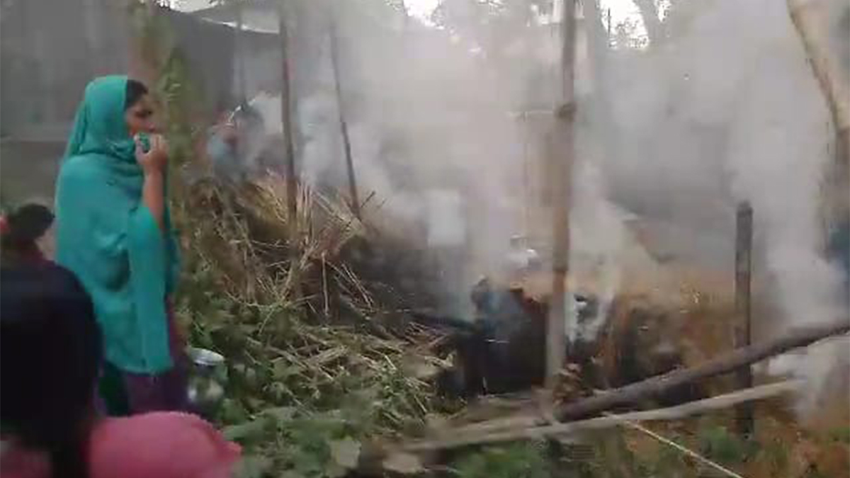 ফরিদপুরে আ.লীগ-বিএনপির সংঘর্ষ, বাড়িঘর ভাঙচুর