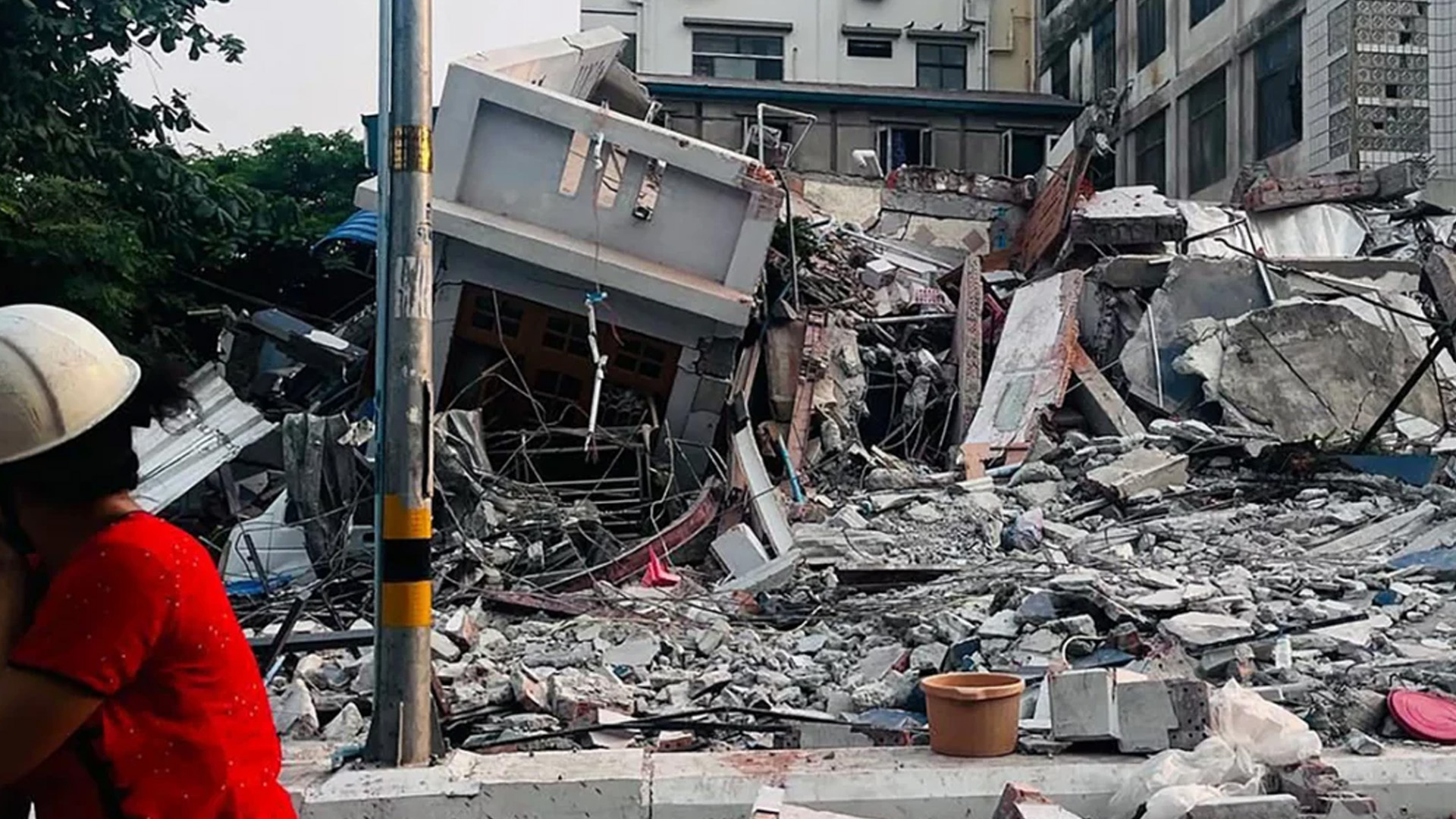 মিয়ানমারে ভূমিকম্প: ৫ দিন পরেও জীবিতদের সন্ধানে চলছে তল্লাশি